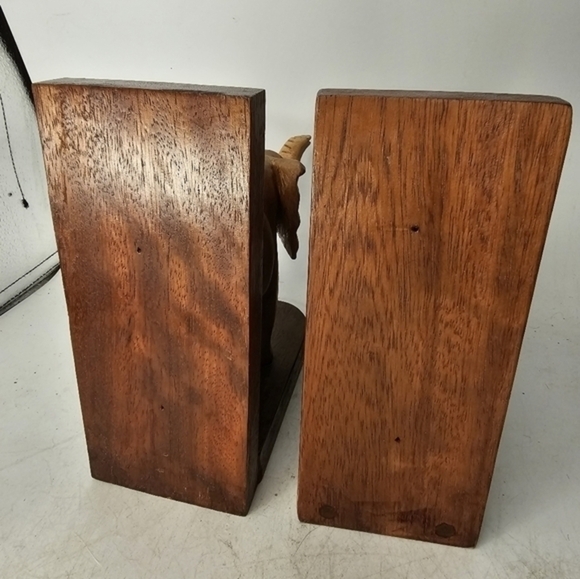 A pair‎ of wooden hand carved elephant bookends - Picture 10 of 10